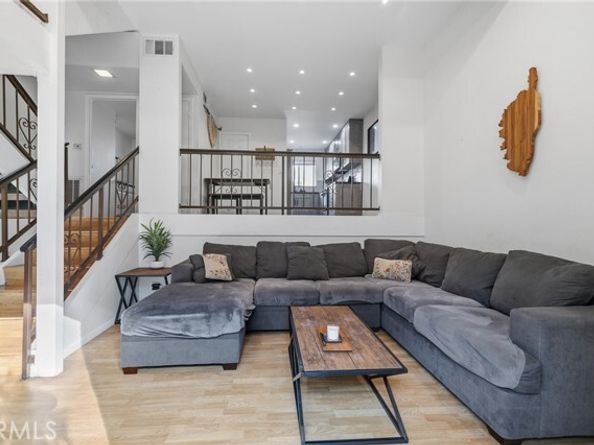 13617 Valerio Street C, Van Nuys (los Angeles) CA 91405