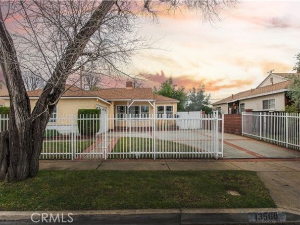 13568 Ottoman, Arleta (los Angeles) CA 91331