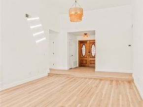 8971 Moorcroft, West Hills (los Angeles) CA 91304