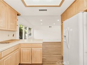 8971 Moorcroft, West Hills (los Angeles) CA 91304