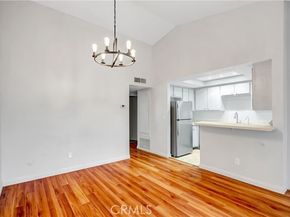 7308 Corbin Avenue G, Reseda (los Angeles) CA 91335