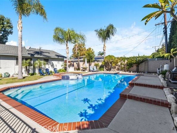13082 Palomar, Tustin CA 92705