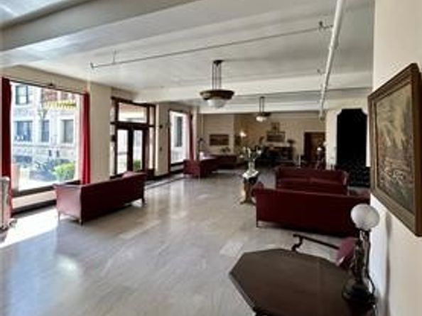 2121 James M Wood Boulevard 221, Los Angeles CA 90006