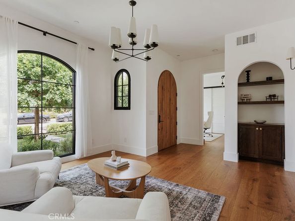 5142 Brynhurst Avenue, Los Angeles CA 90043