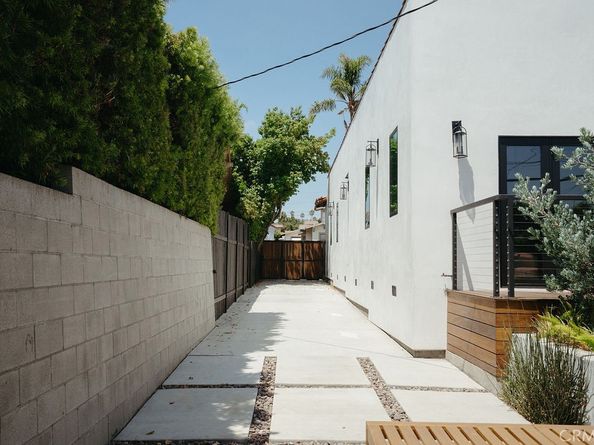 5142 Brynhurst Avenue, Los Angeles CA 90043