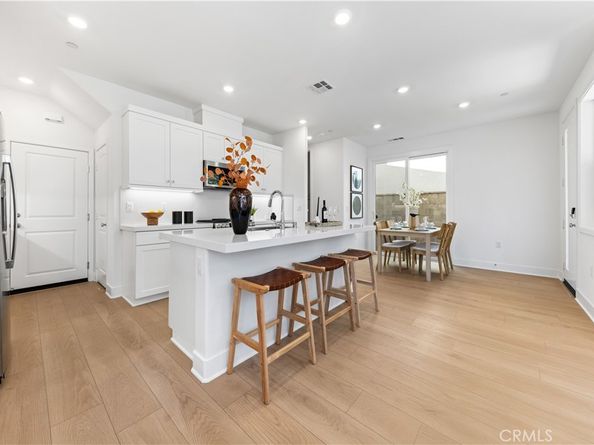 422 Lobata, Irvine CA 92618