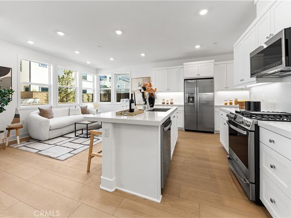 422 Lobata, Irvine CA 92618