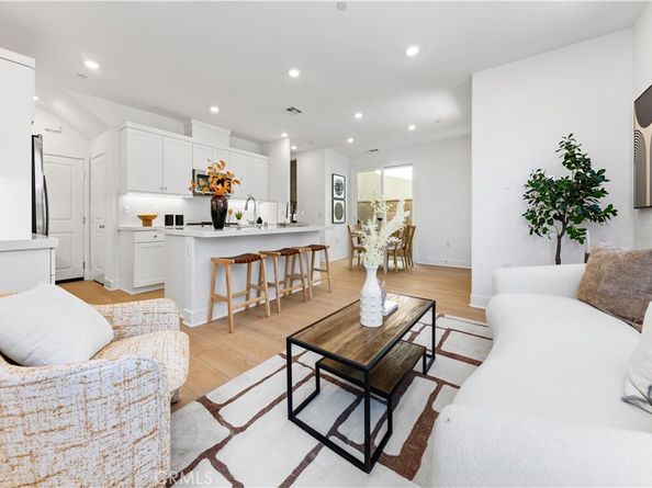 422 Lobata, Irvine CA 92618