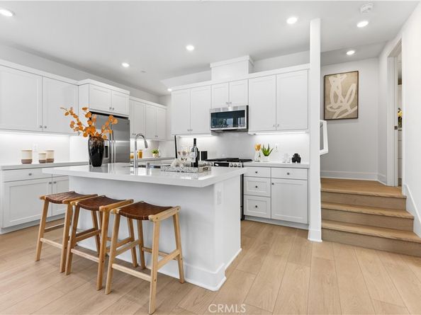 422 Lobata, Irvine CA 92618