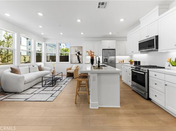 422 Lobata, Irvine CA 92618