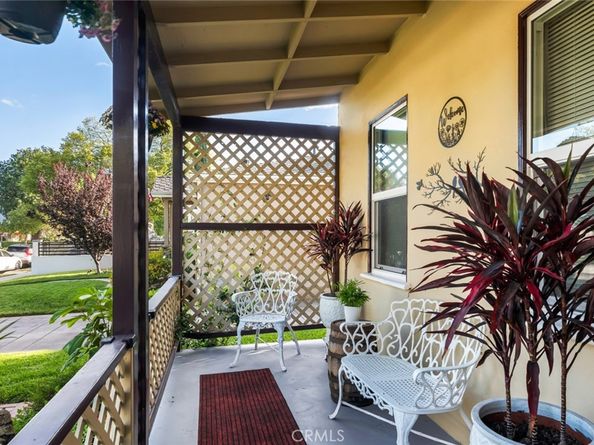 1527 N Avon Street, Burbank CA 91505