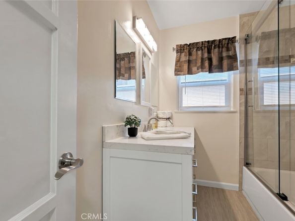 1527 N Avon Street, Burbank CA 91505