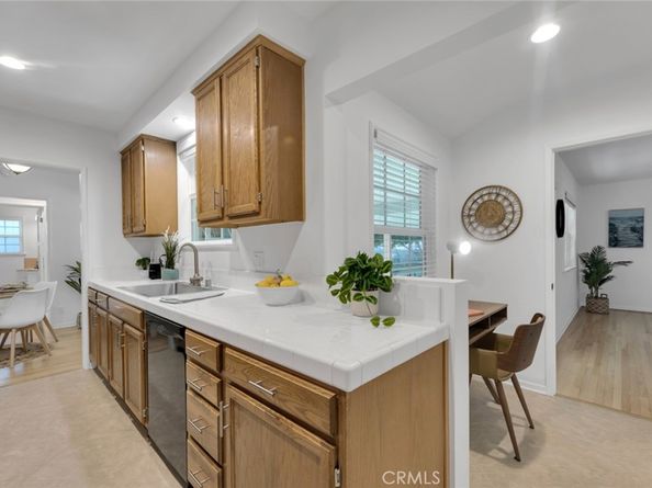 1501 N Catalina Street, Burbank CA 91505