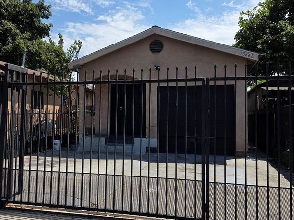 10868 Weigand Avenue, Los Angeles CA 90059