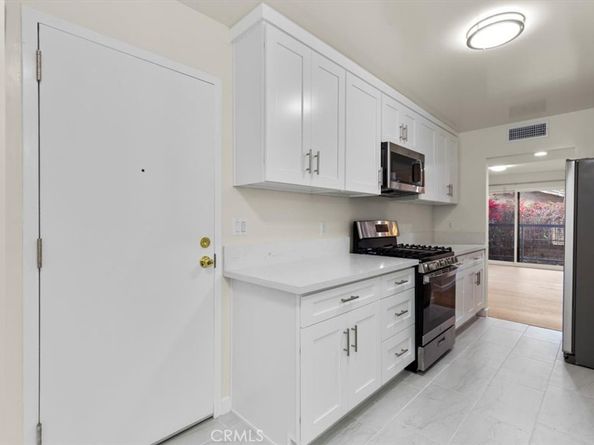 7505 Hampton Avenue 4, West Hollywood CA 90046