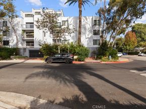 7505 Hampton Avenue 4, West Hollywood CA 90046