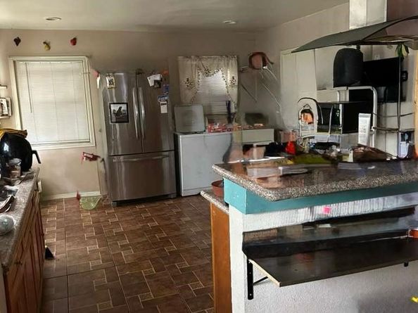 10401 State, South Gate CA 90280