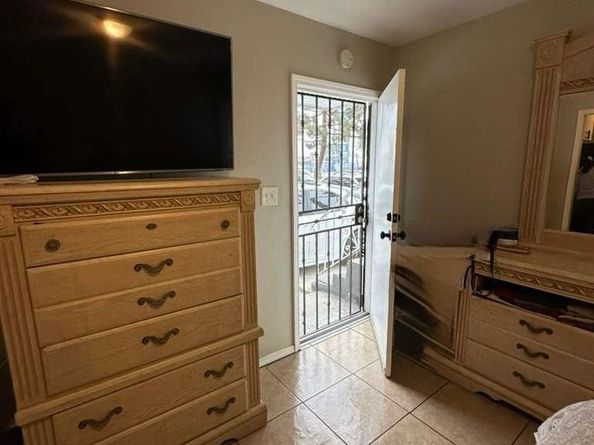 10401 State, South Gate CA 90280