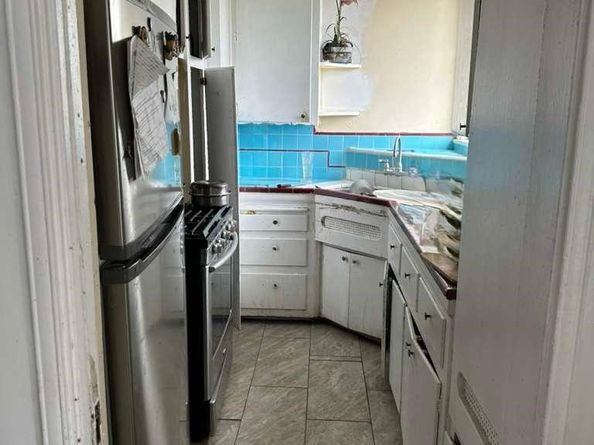 10401 State, South Gate CA 90280