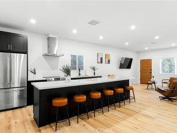 925 E 65th Street