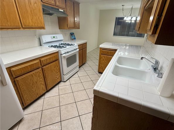 910 N Redding Way F, Upland CA 91786