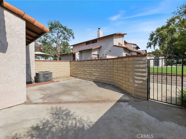 910 N Redding Way F, Upland CA 91786
