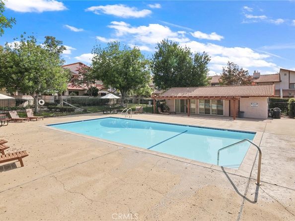 910 N Redding Way F, Upland CA 91786