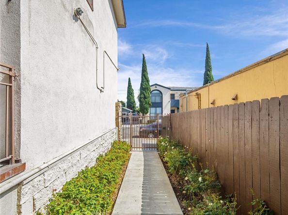 1825 Chestnut Avenue, Long Beach CA 90806