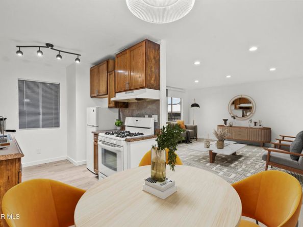 8800 Cedros Avenue 204, Panorama City CA 91402