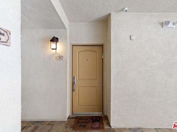 14242 Burbank Boulevard 103, Sherman Oaks CA 91401