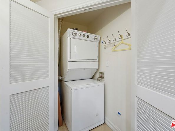 14242 Burbank Boulevard 103, Sherman Oaks CA 91401