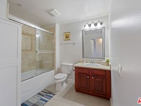 14242 Burbank Boulevard 103, Sherman Oaks CA 91401