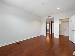 14242 Burbank Boulevard 103, Sherman Oaks CA 91401