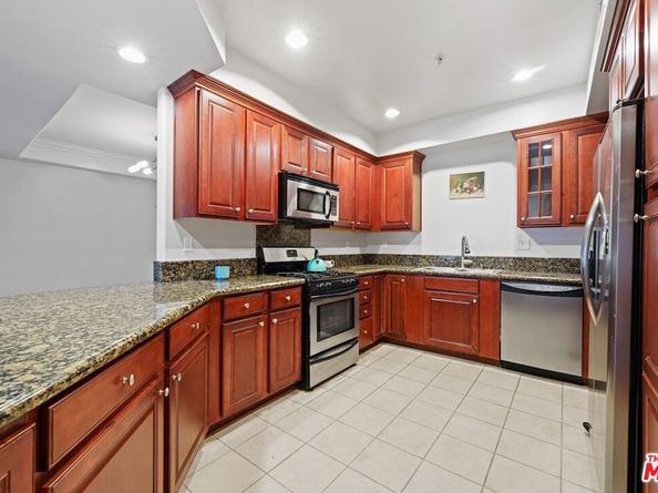 14242 Burbank Boulevard 103, Sherman Oaks CA 91401