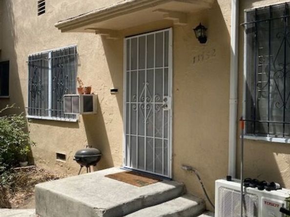 11758 11752 Magnolia Boulevard, Valley Village CA 91607
