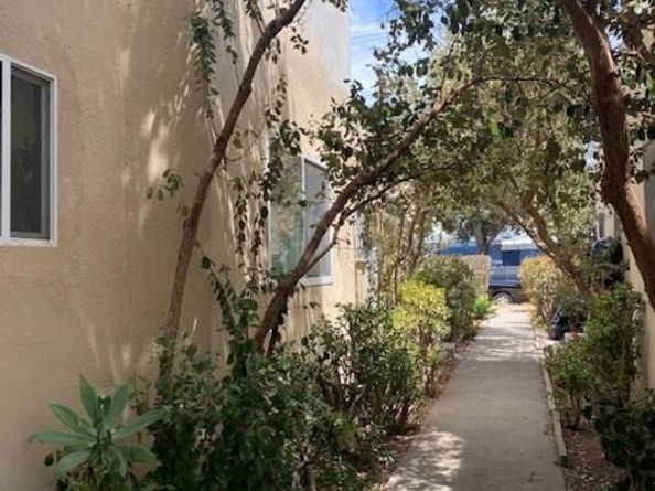 11758 11752 Magnolia Boulevard, Valley Village CA 91607