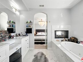 23971 De Ville Way, Malibu CA 90265