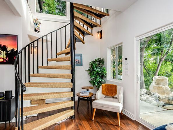 3261 N Knoll Drive, Los Angeles CA 90068