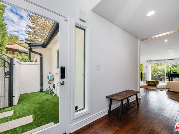 3261 N Knoll Drive, Los Angeles CA 90068
