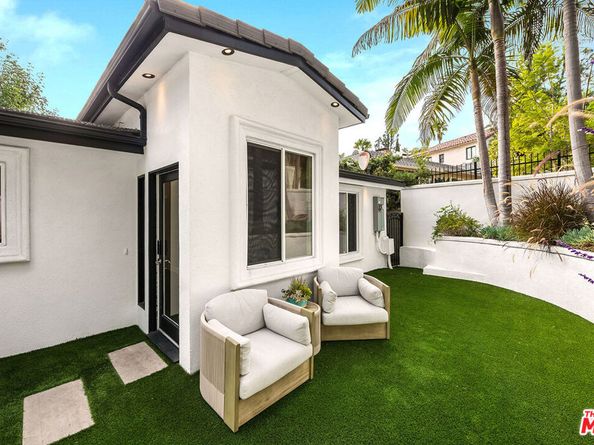 3261 N Knoll Drive, Los Angeles CA 90068