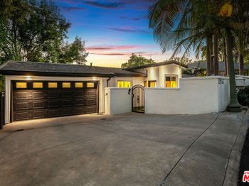 3261 N Knoll Drive