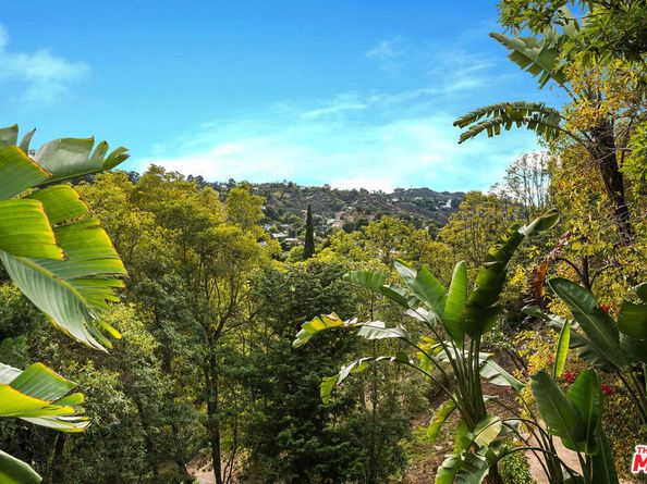 3261 N Knoll Drive, Los Angeles CA 90068