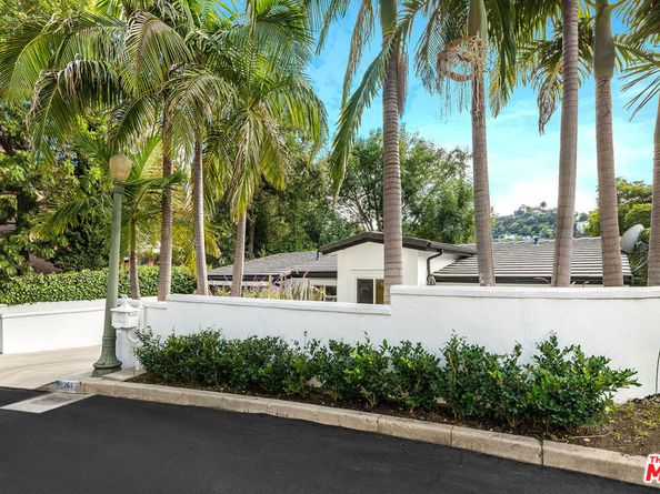 3261 N Knoll Drive, Los Angeles CA 90068