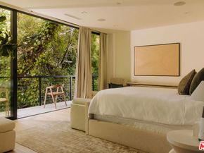 260 S Canyon View Drive, Los Angeles CA 90049