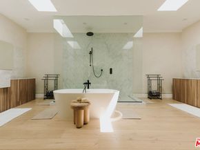 260 S Canyon View Drive, Los Angeles CA 90049