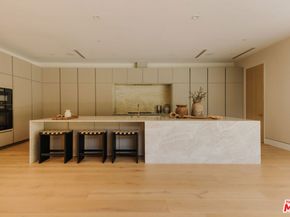 260 S Canyon View Drive, Los Angeles CA 90049