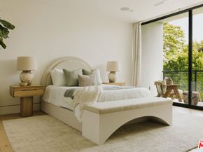 260 S Canyon View Drive, Los Angeles CA 90049