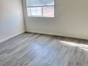 10516 S Broadway, Los Angeles CA 90003