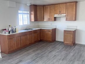 10516 S Broadway, Los Angeles CA 90003