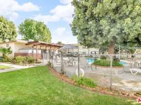 11813 Runnymede 17, North Hollywood CA 91605